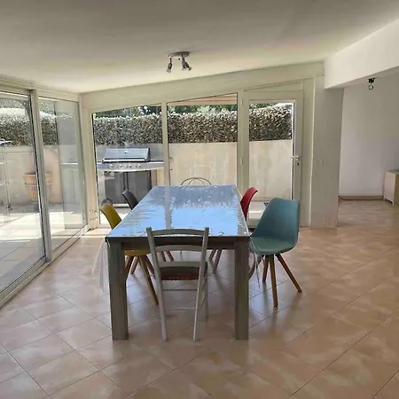 Climatisee Piscine 3 A 800m Антиб