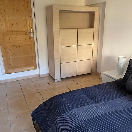 Climatisee Piscine 3 A 800m Антиб