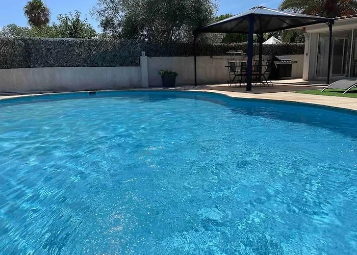 Holiday home Climatisee Piscine 3 A 800m Antibes