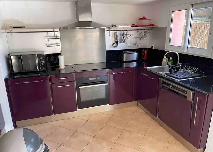 Holiday home Climatisee Piscine 3 A 800m *