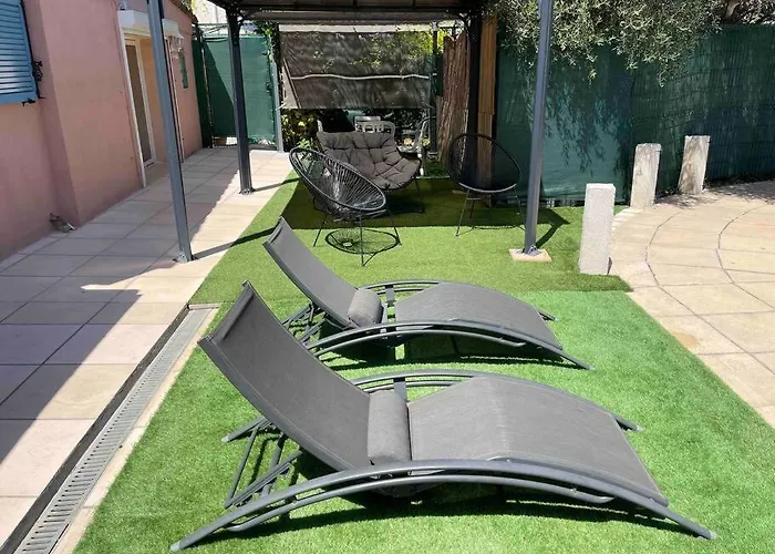 Holiday home Climatisee Piscine 3 A 800m *