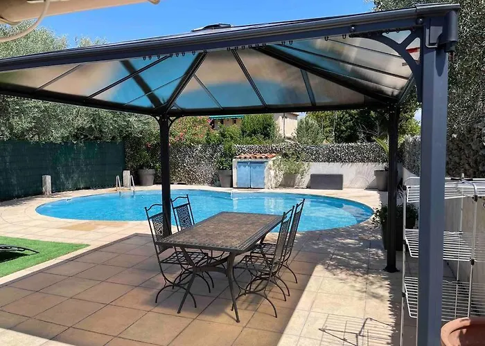 Holiday home Climatisee Piscine 3 A 800m