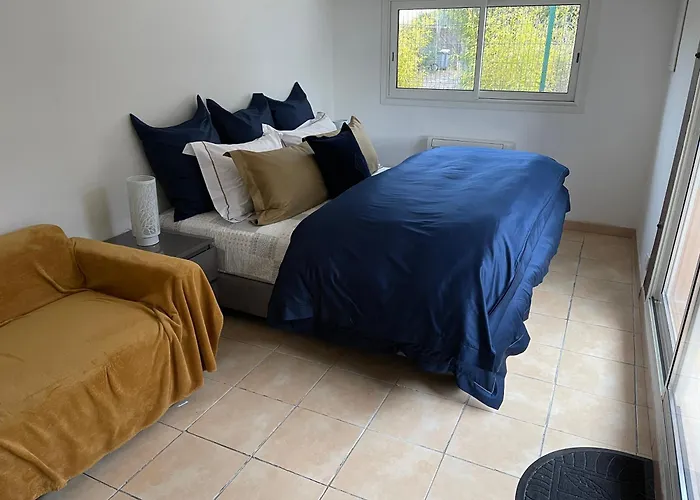 Climatisee Piscine 3 A 800m * Antibes