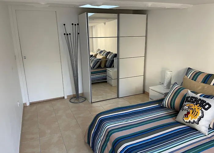 Holiday home Climatisee Piscine 3 A 800m