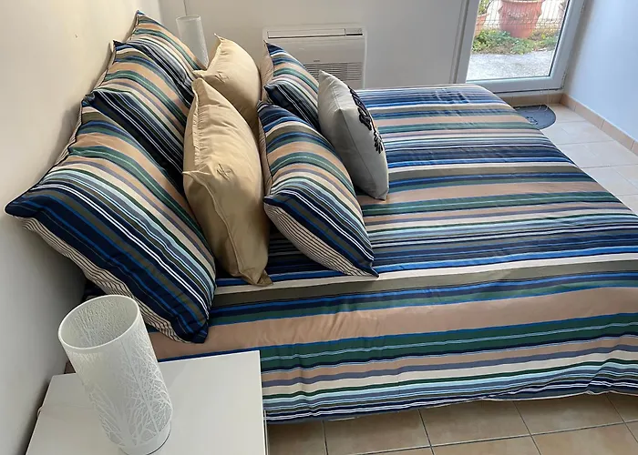 Holiday home Climatisee Piscine 3 A 800m