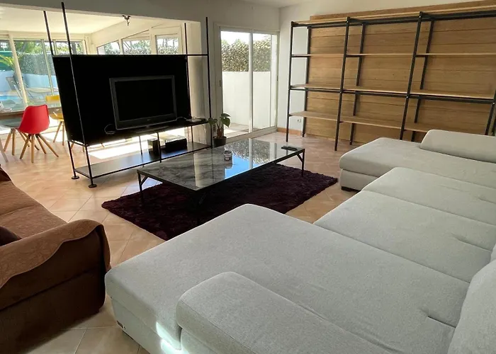 Holiday home Climatisee Piscine 3 A 800m